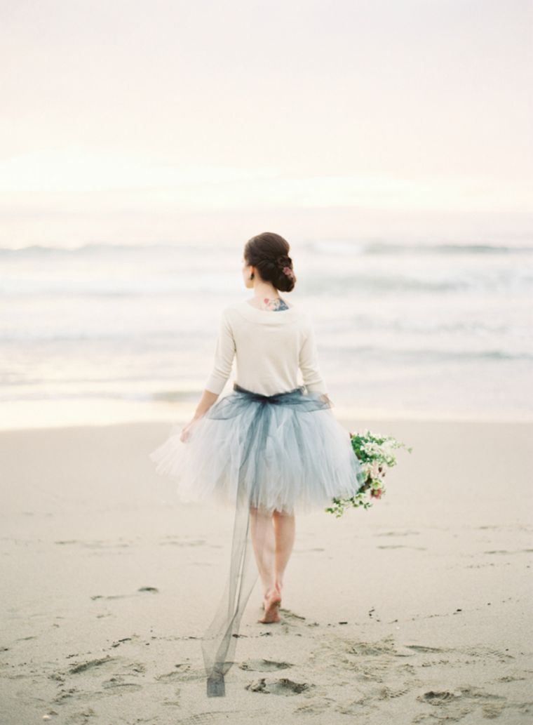mariage-theme-mer-robe-bleue-plage