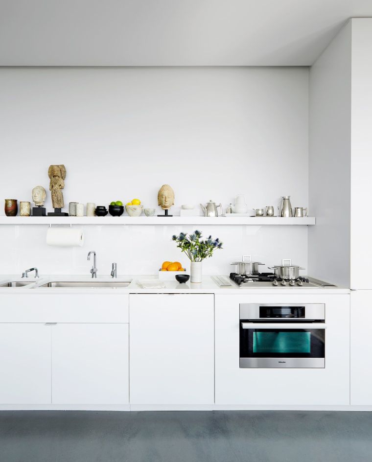 modele-de-cuisine-moderne-amenagement-petit-espace-etagere-ouverte-photo
