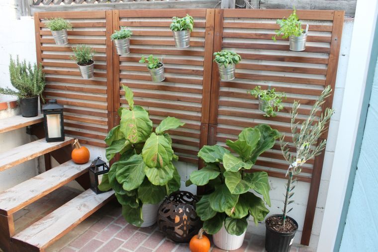 mur-vegetal-exterieur-a-faire-soi-meme-pas-cher-decoration-bois-pot-de-plante-ikea