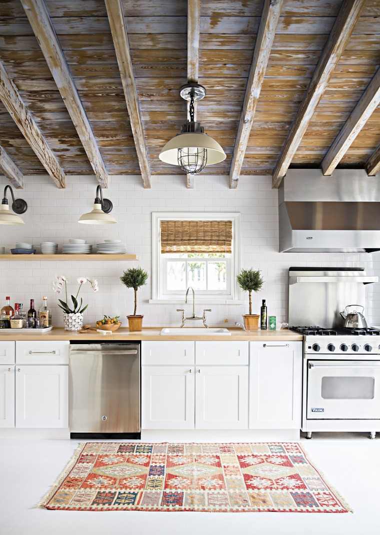cuisine en bois plafond idée design tapis sol