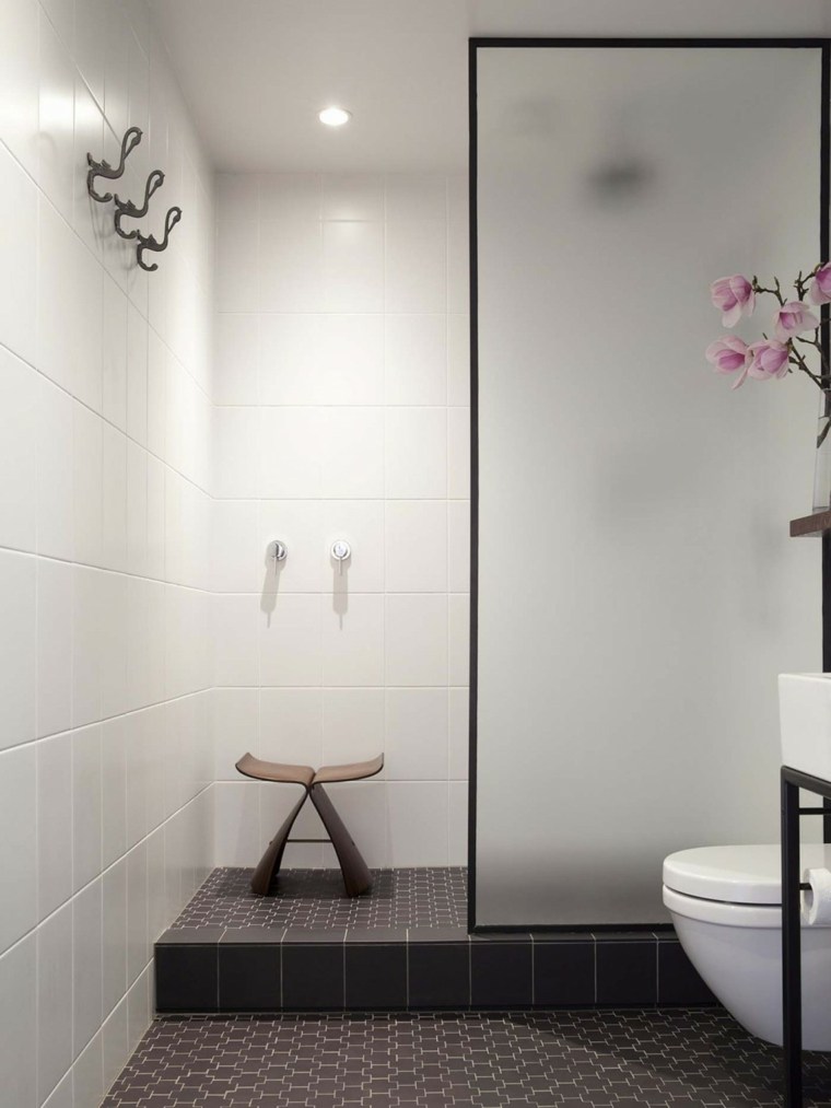 salle de douche moderne colonne-douche-mitigeur-receveur-deco-design
