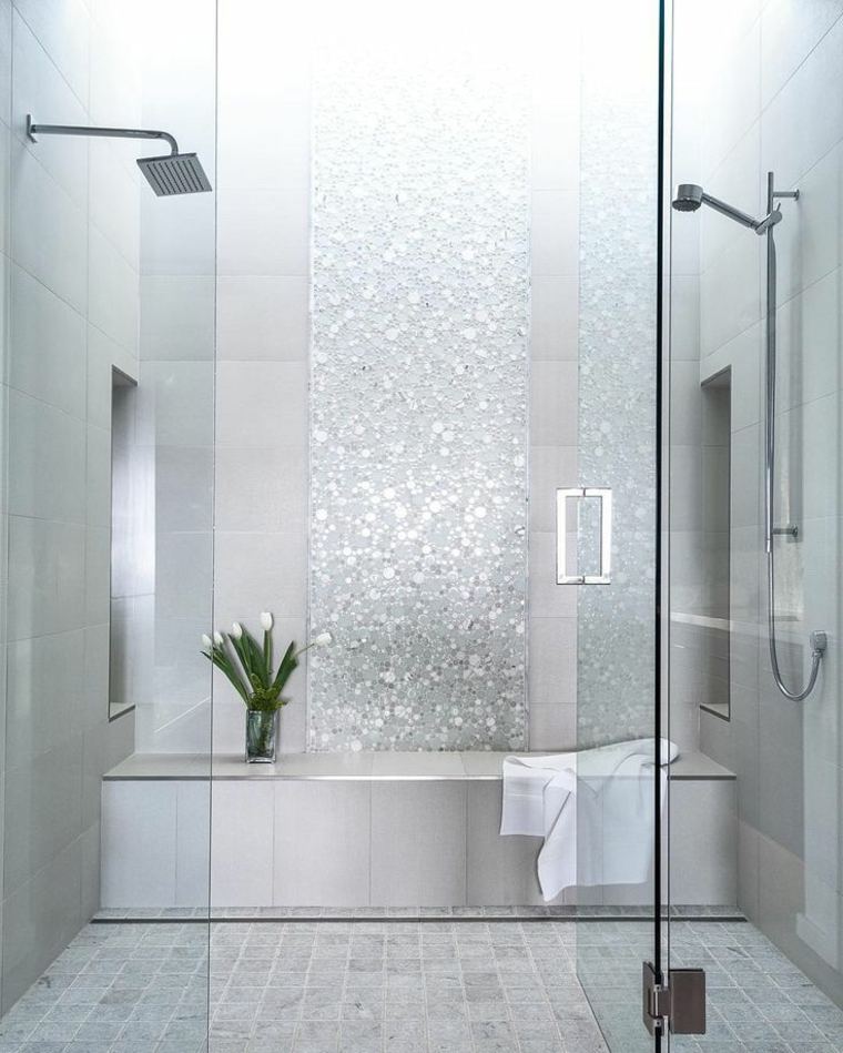 salle-de-douche-moderne-mitigeur-mural-douche-tete-porte-vitree-deco-gris