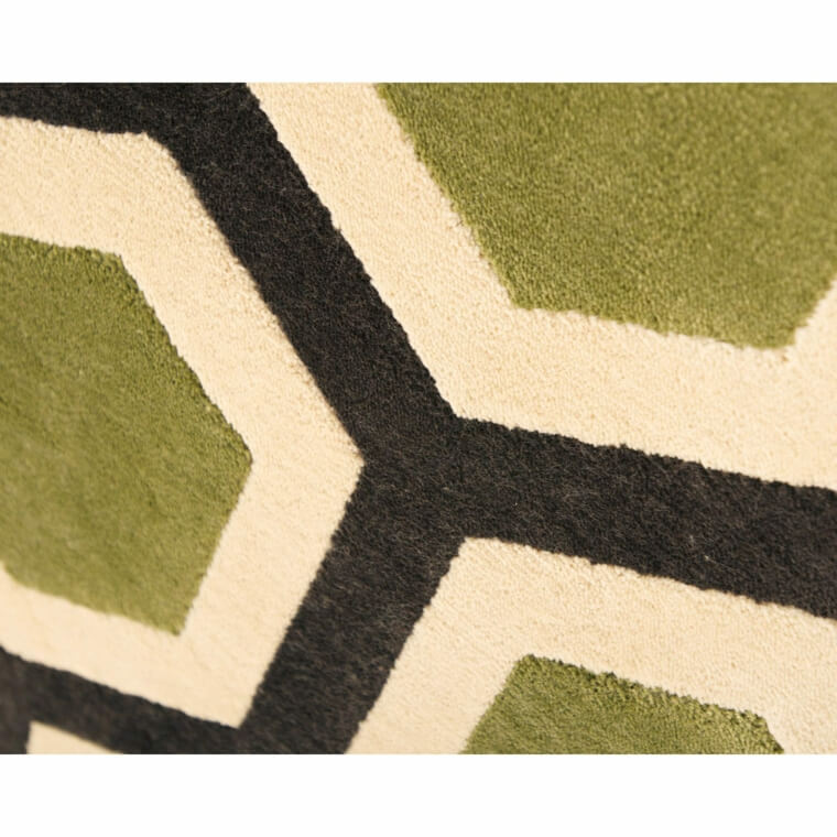 tapis vert noir blanc formes geometriques resized