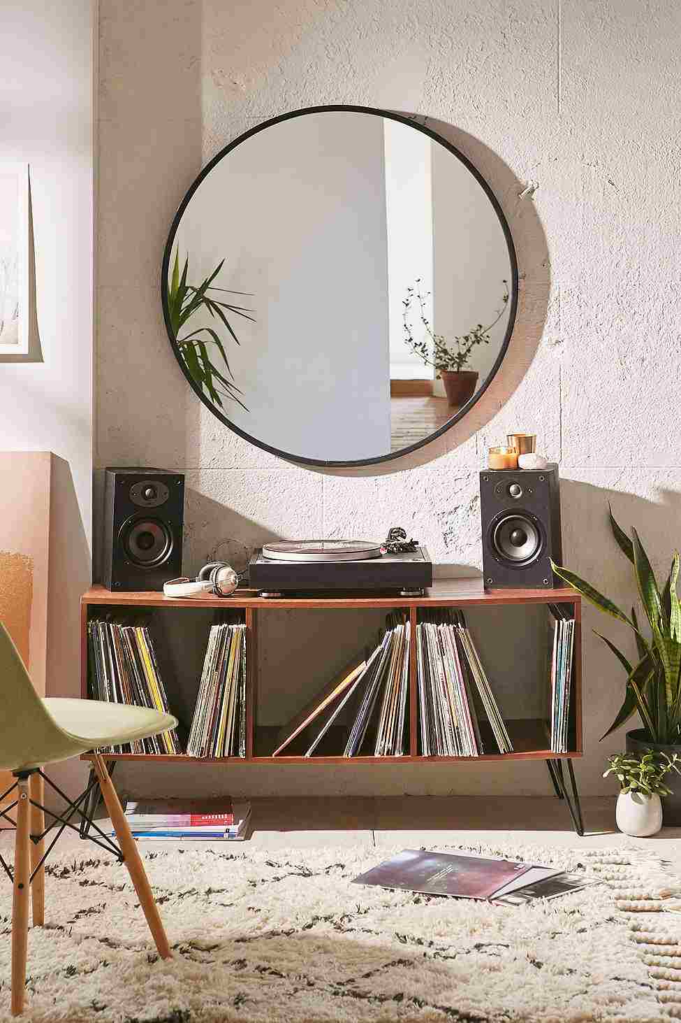 interieur-moderne-deco-platine-vinyle-miroir-rond