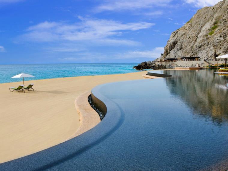 piscine à débordement Mexique-piscine-transat-plage