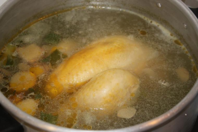 bouillon-poulet-marmite-cuisson