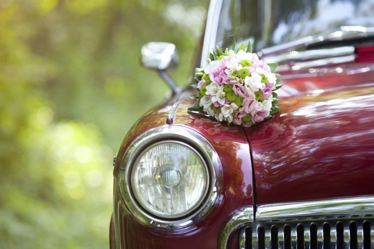 déco voiture mariage rétro idée fleurs déco marié 