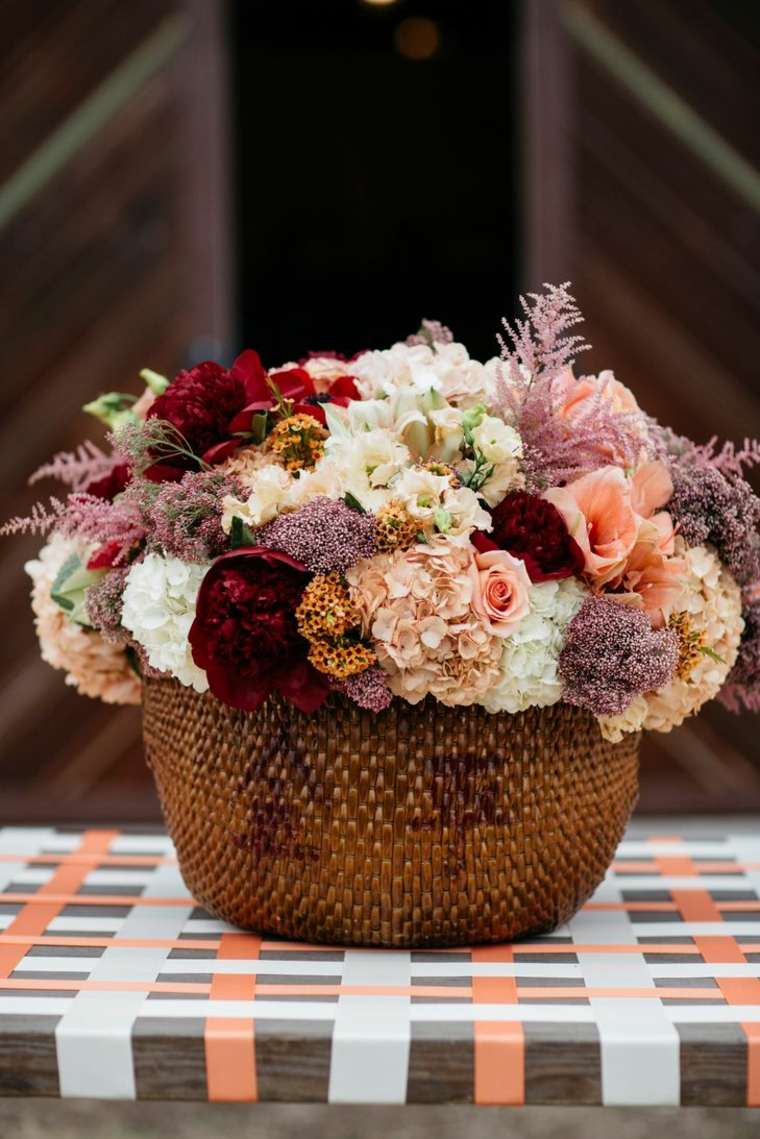 composition-florale-mariage-campagne-chic-panier-todd-events-marcy-blum