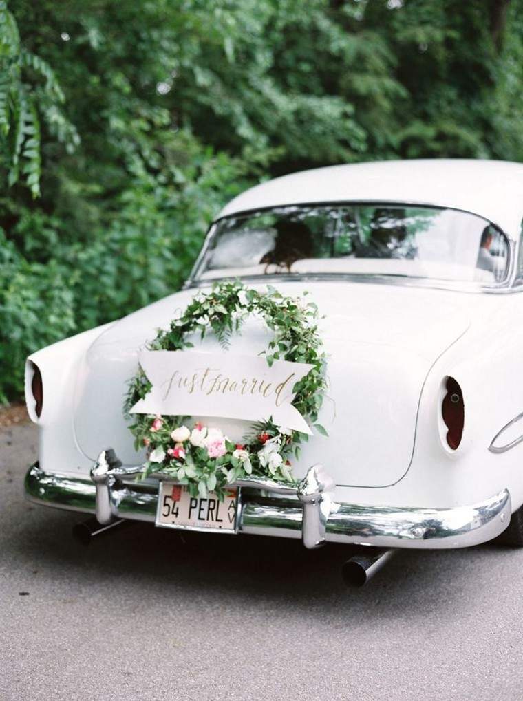 déco voiture mariage décoratif mariés voiture