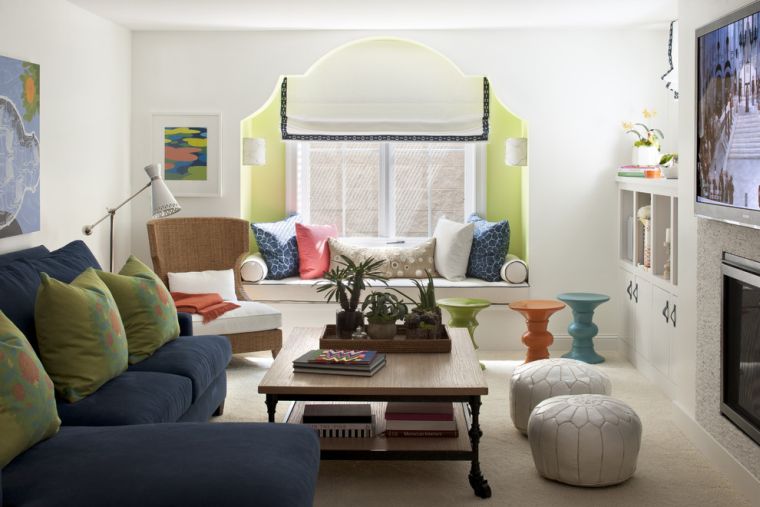 deco-marocaine-salon-moderne-couleur-pastel-chaise-tressee