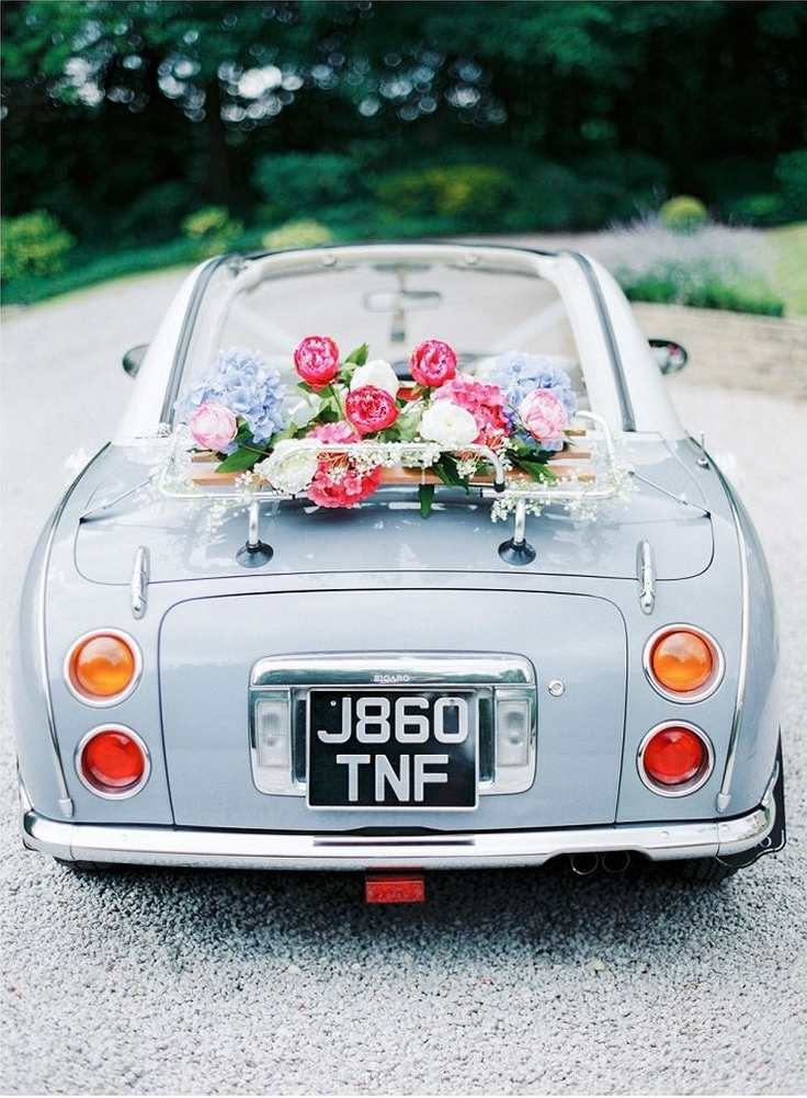 déco voiture mariage rétro idée fleurs déco voiture mariés