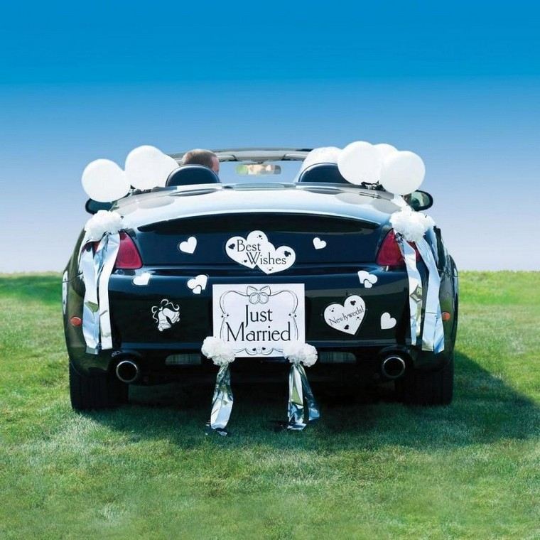deco-voiture-ballons-blanc-idee-voiles