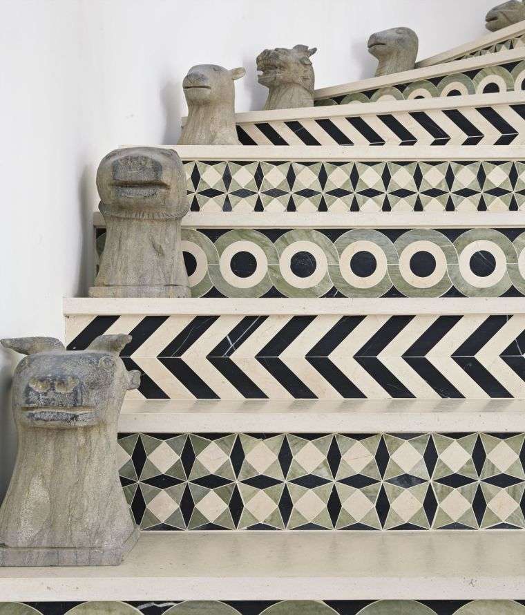 decoration-escalier-salon-interieur-mosaique-style-marocain