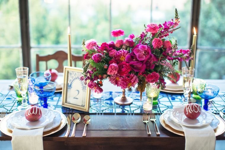 decoration-table-mariage-oriental-fleurs-centre-de-table-idee