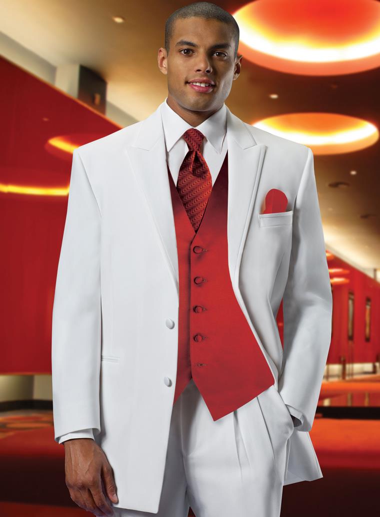 déco-mariage-blanc-et-rouge-mari-costume-cravate-elegance