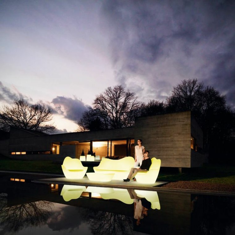 éclairage pour terrasse en bois extérieur meuble-lumineux-piscine