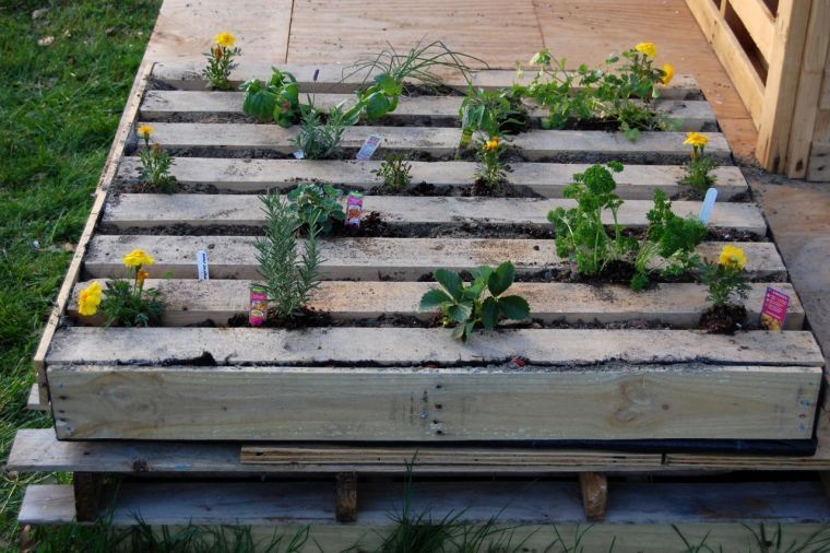 idee-amenagement-terrasse-petite-jardiniere-exterieure
