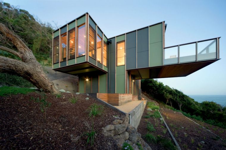 maison-moderne-architecte-terrasse-balcon-suspendu