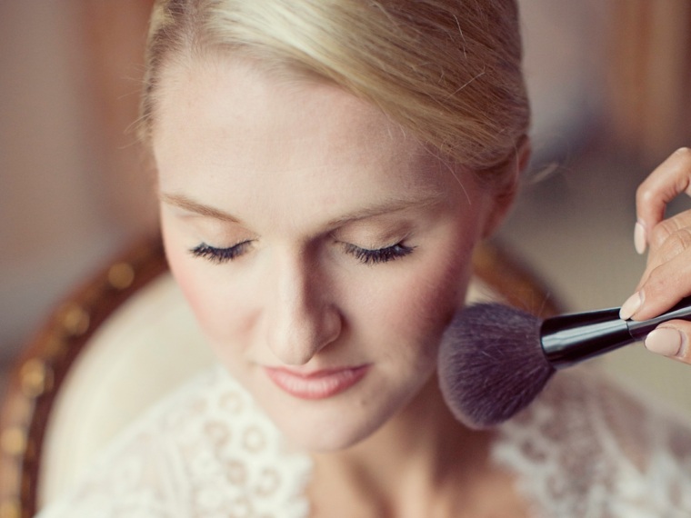 maquillage mariage visage-mariee-couche-poudre