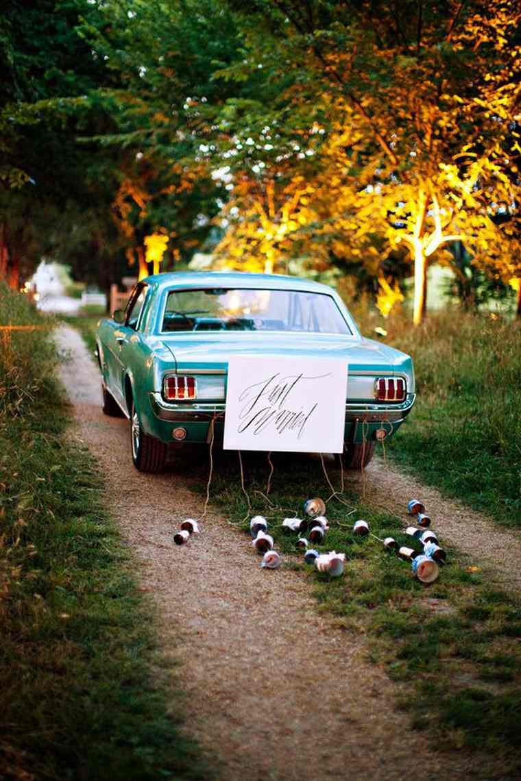 décoration voiture mariage vintage idée 