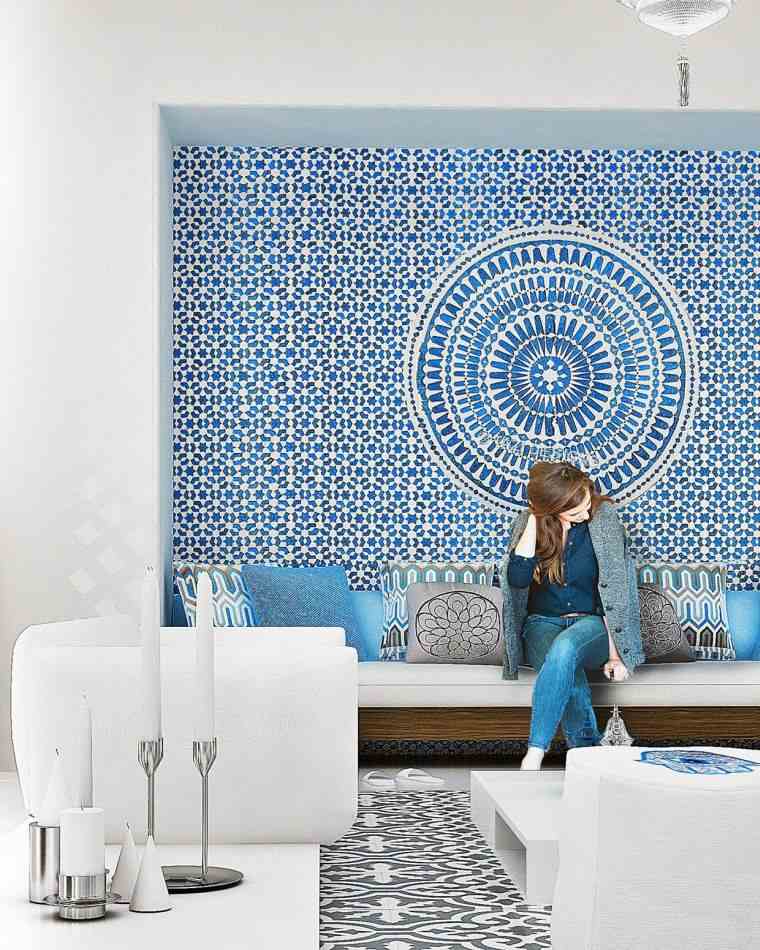 salon-marocain-modele-deco-moderne-mur