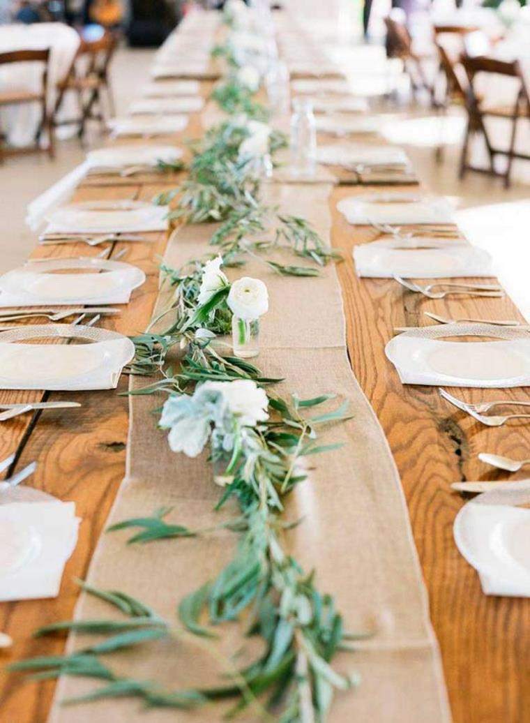 style-champetre-chemin-table-toile-jute-branches-verdure-renoncules-blanches
