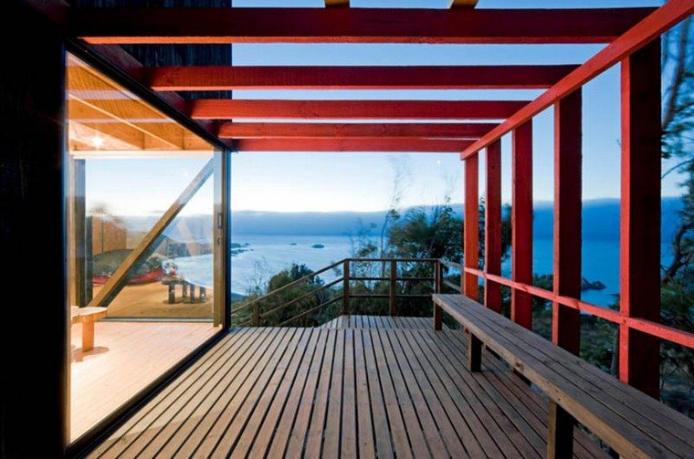 terrasse-suspendue-en-bois-hermanos-cabin-wmr-arquitectos
