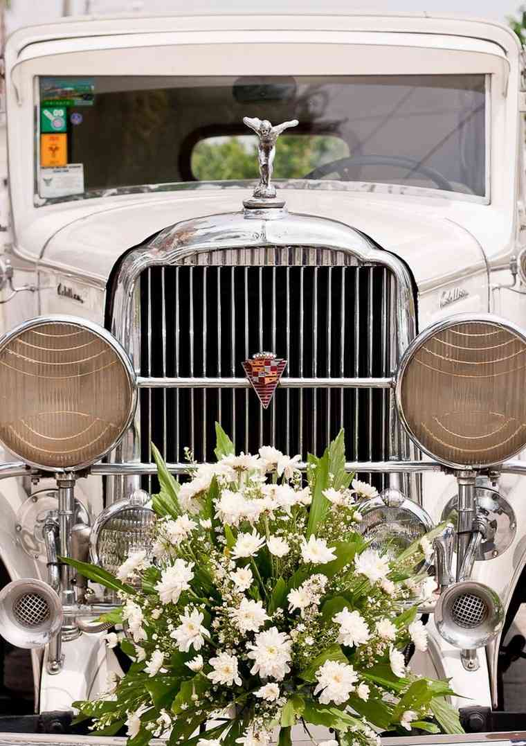 déco voiture mariage vintage idée fleurs déco
