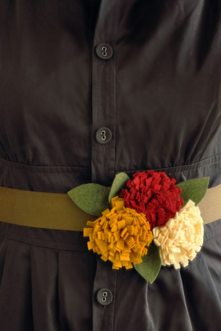 comment faire des fleurs en tissu ceinture-deco