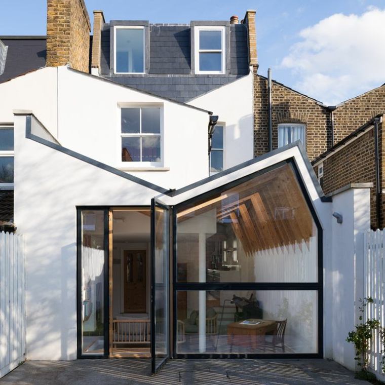 idée agrandissement maison petit-espace-verre-metal-facade-blanche