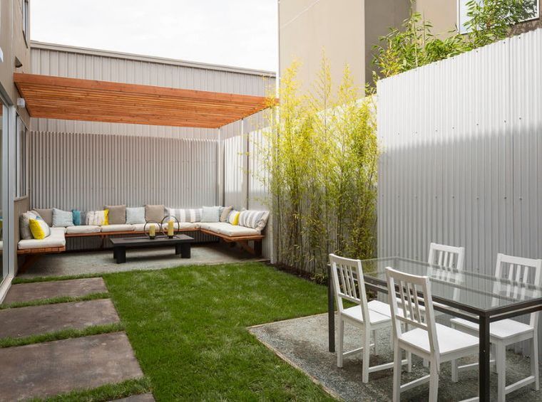jardin déco industrielle mur-acier-sol-beton-design-minimaliste