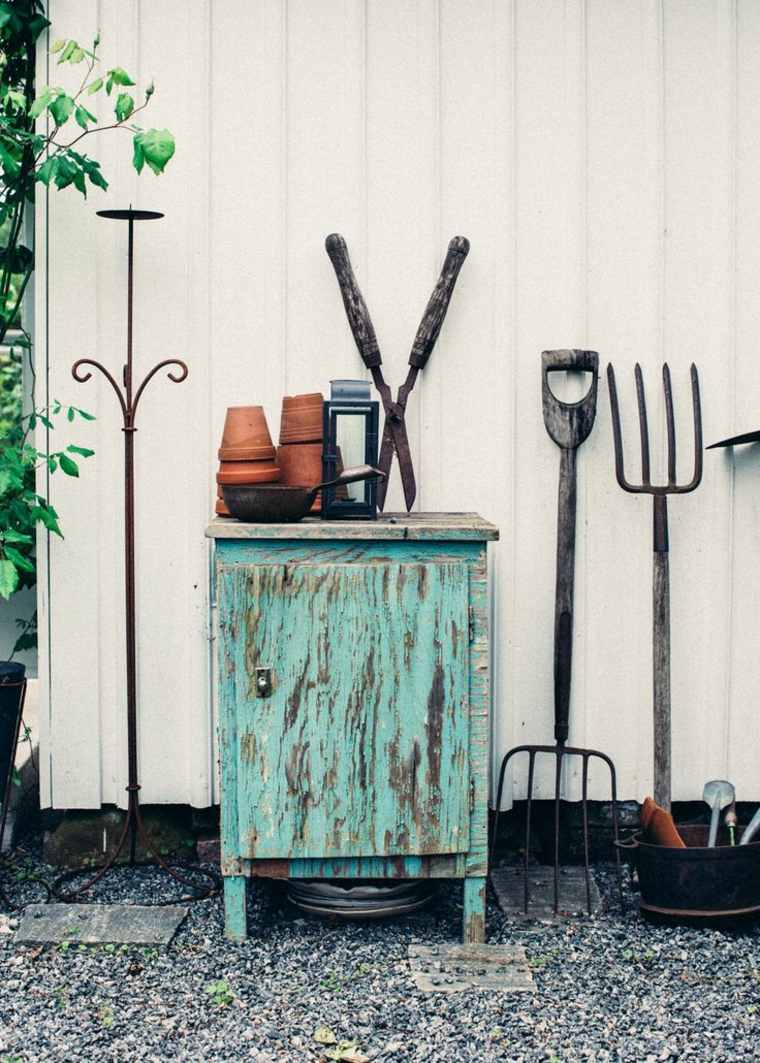 meuble-rangement-instruments-jardinage-exterieur