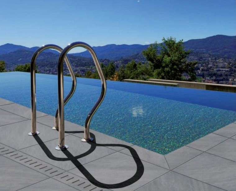 carrelage terrasse extérieur piscine-dalle-carreaux-gris
