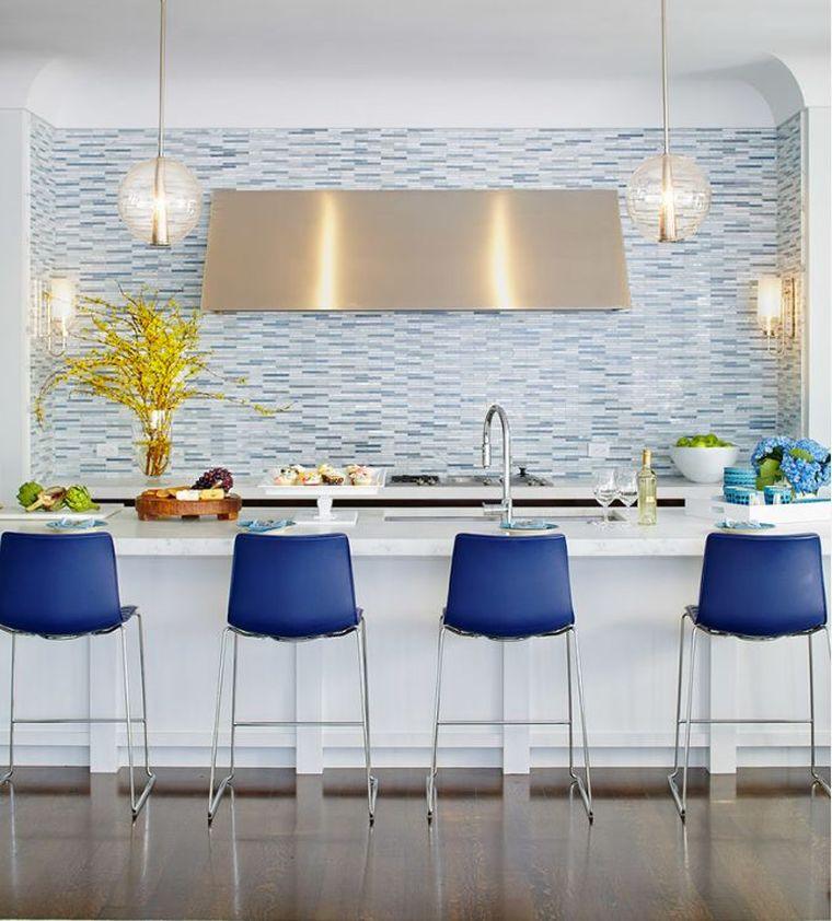 cuisine bleu et-blanc-bar-carrelage-mural-design