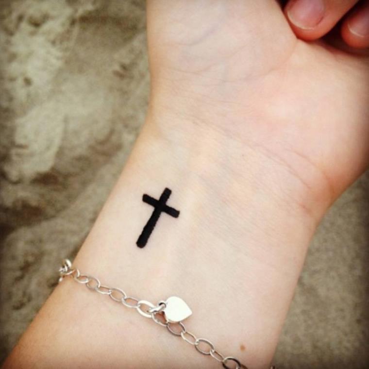 idee-tatoo-religieux-croix