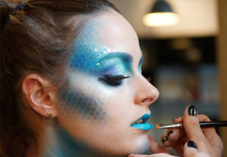 maquillage halloween simple poisson-bleu-femme