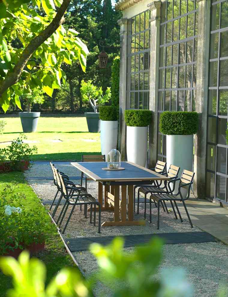 mobilier de jardin design bois-exterieur-table-rectangulaire-chaises