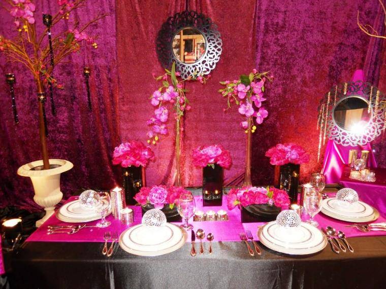 table-traditionnelle-rose-fleurs