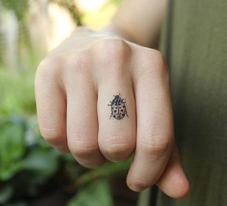 tatouage éphémère doigt-inspiration-nature