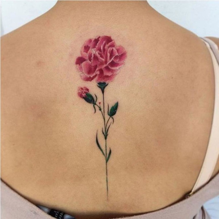 Un tatouage floral qui emporte l'énergie positive