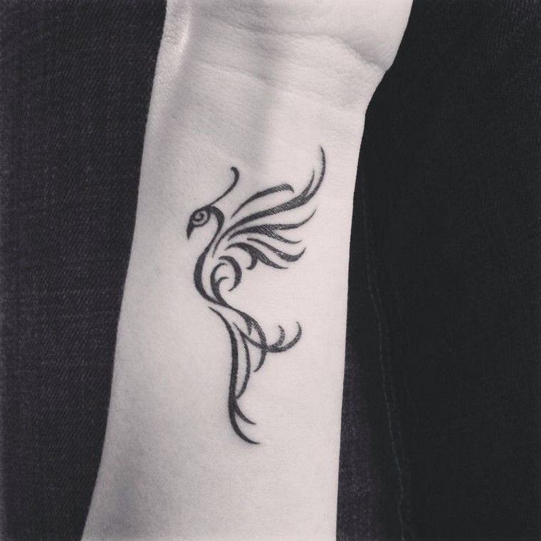 tatouage phoenix tatouage poignet femme oiseau