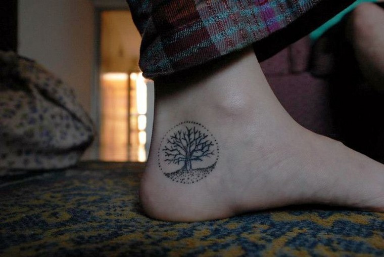 cheville-tatouage-arbre-petit-tatouage-discret