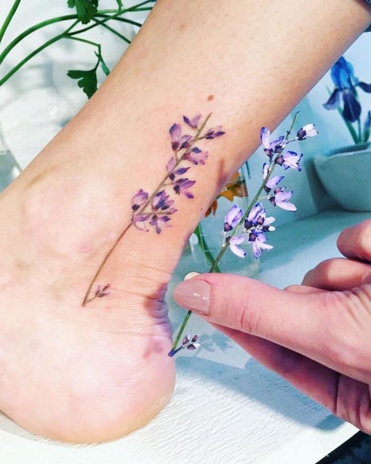 cheville-tatouage-fleur-idee-tatouage-femme