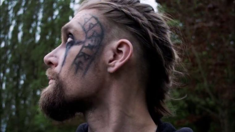 idee-deguisement-halloween-homme-viking-video