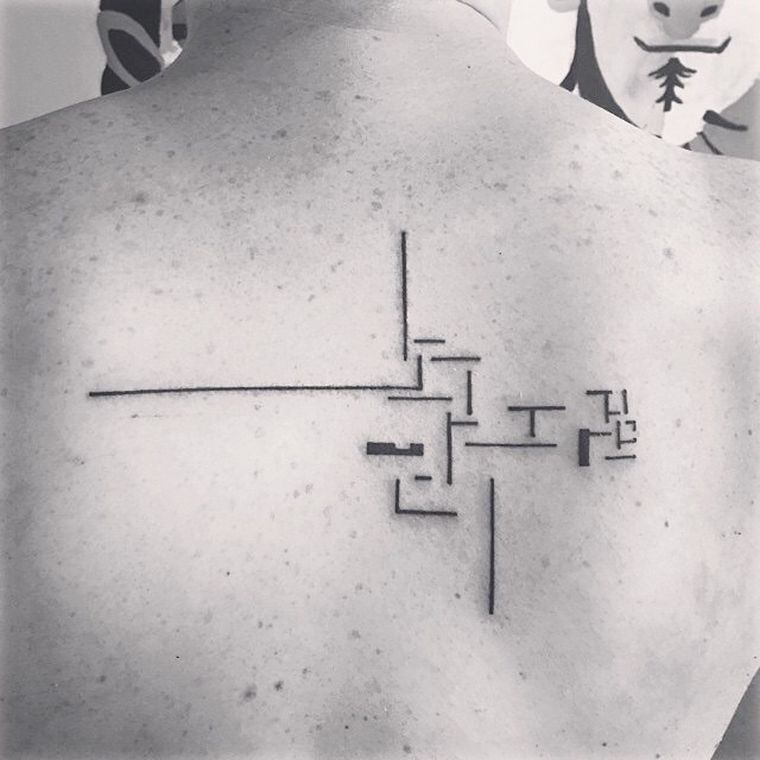 idee-tatouage-bras-femme-homme-tattoo-geometrique-exemple