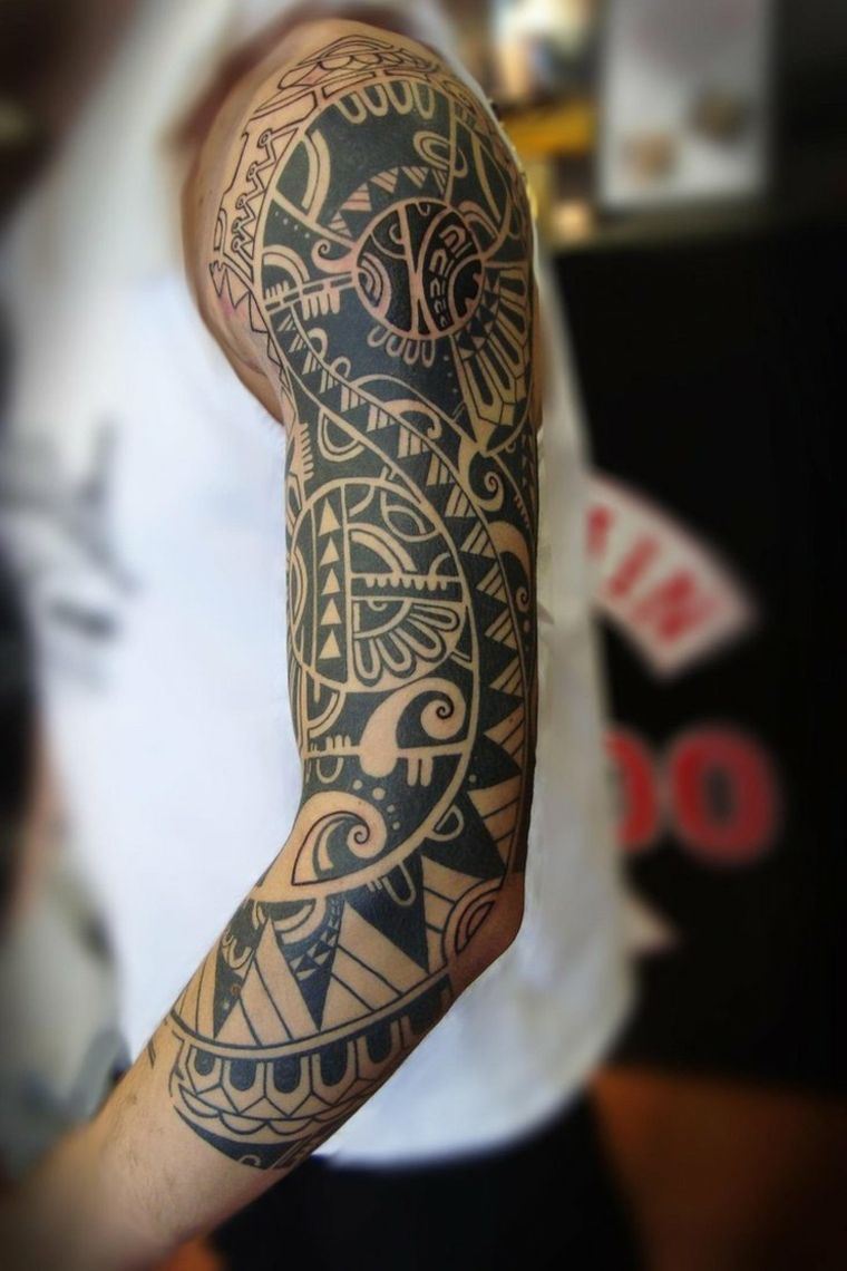 idee-tatouage-maorie-bras-tatto-tribal-polynesie