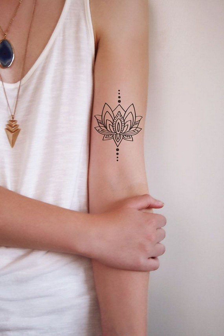 lotus-tatouage-bras-femme-delicat