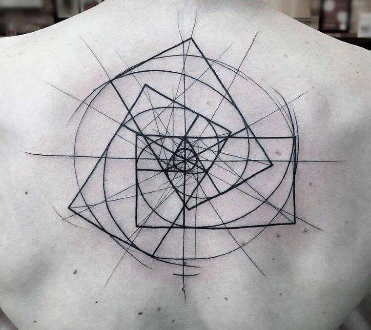 modèle tatouage geometrique-homme-femme-dos
