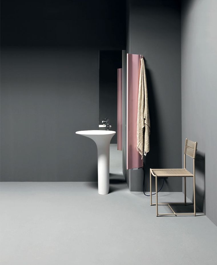 petit-mobilier-salle-de-bain-porte-serviette-murale-miroir