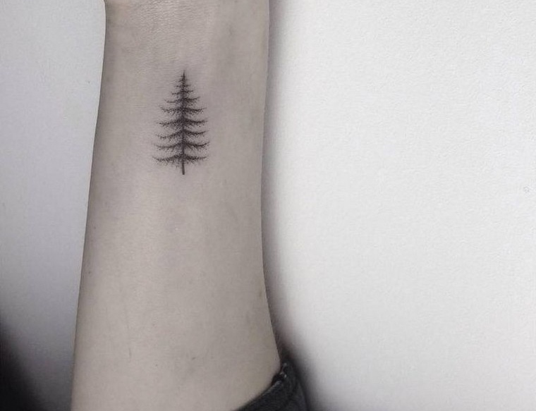 tatouage arbre idée petit tatouage sapin